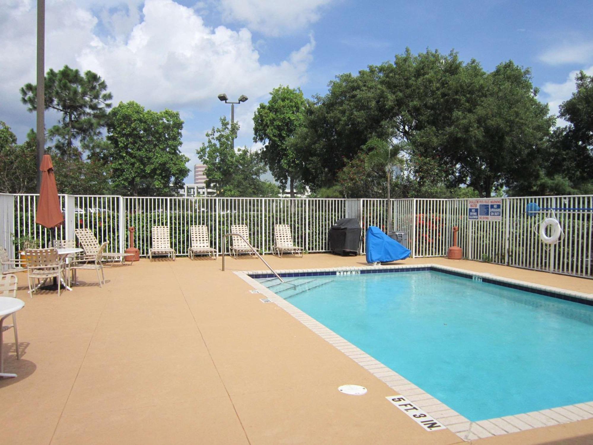Extended Stay America Suites - Fort Lauderdale - Cypress Creek - Nw 6Th Way Ngoại thất bức ảnh