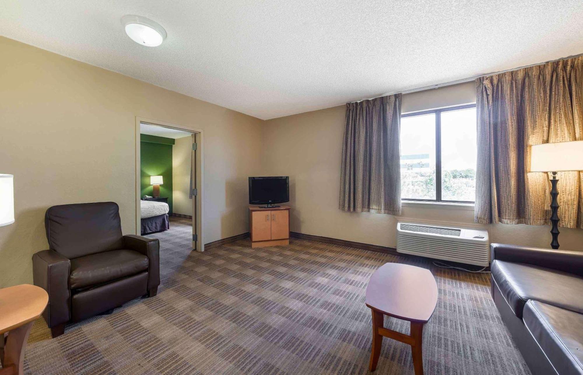 Extended Stay America Suites - Fort Lauderdale - Cypress Creek - Nw 6Th Way Ngoại thất bức ảnh